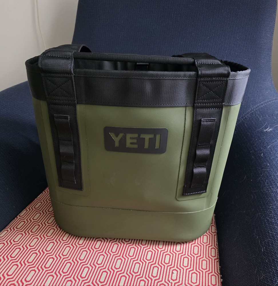 YETI Olive Camino 20